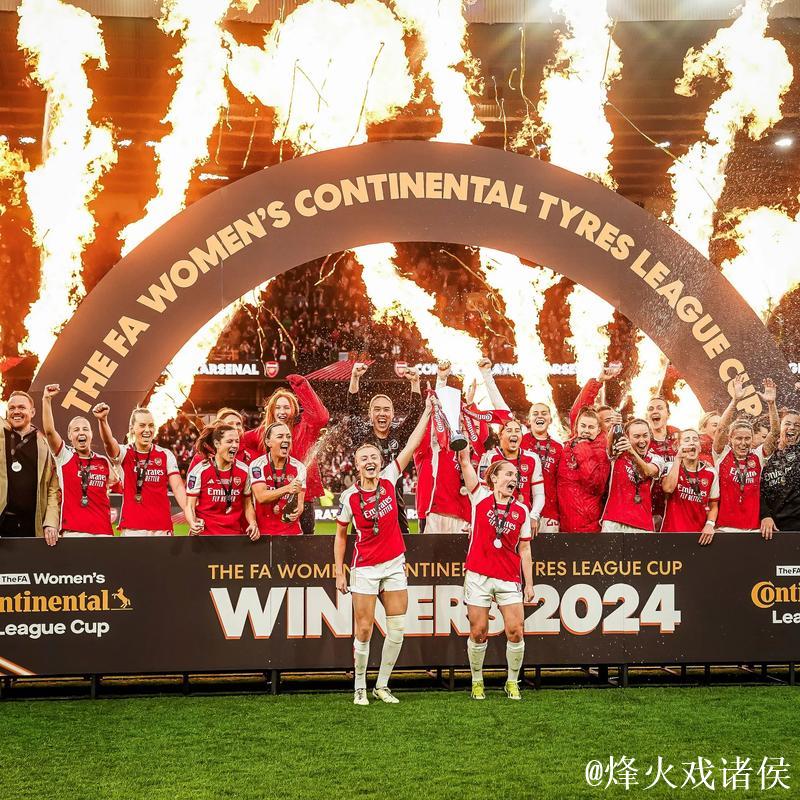 贡献3球1助！阿森纳官方：埃泽领取队内11月最佳球员奖杯